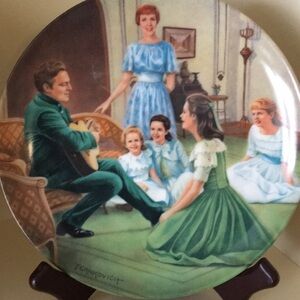 The Sound of Music Knowles Collector Plate with Easel
